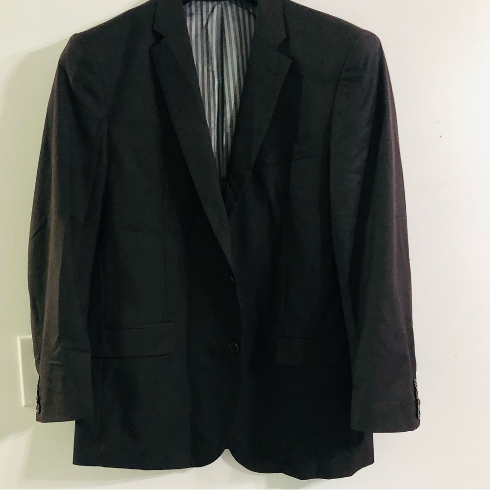 Statement men’s blazers seven pockets front buttons closures tan. 42R